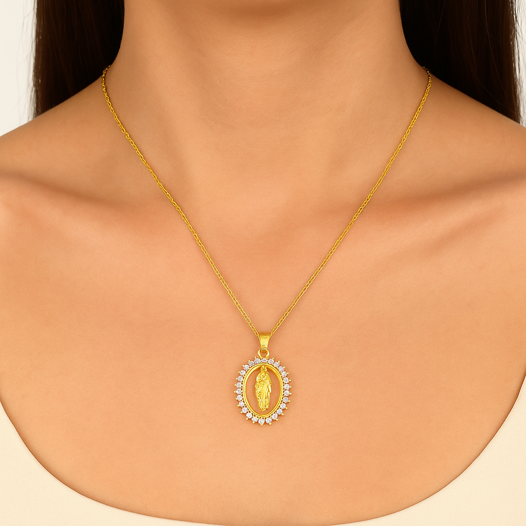 Amara | Gold Oval Pendant Necklace