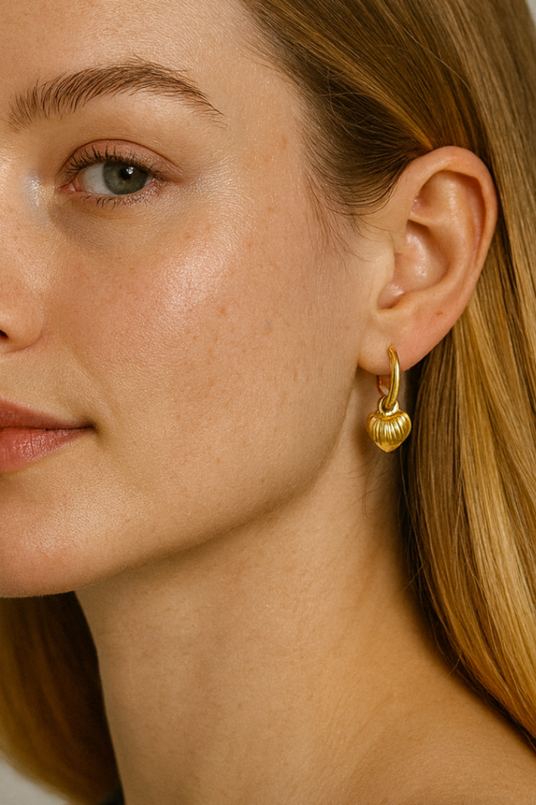 Améliane | Heart Hoop Earrings